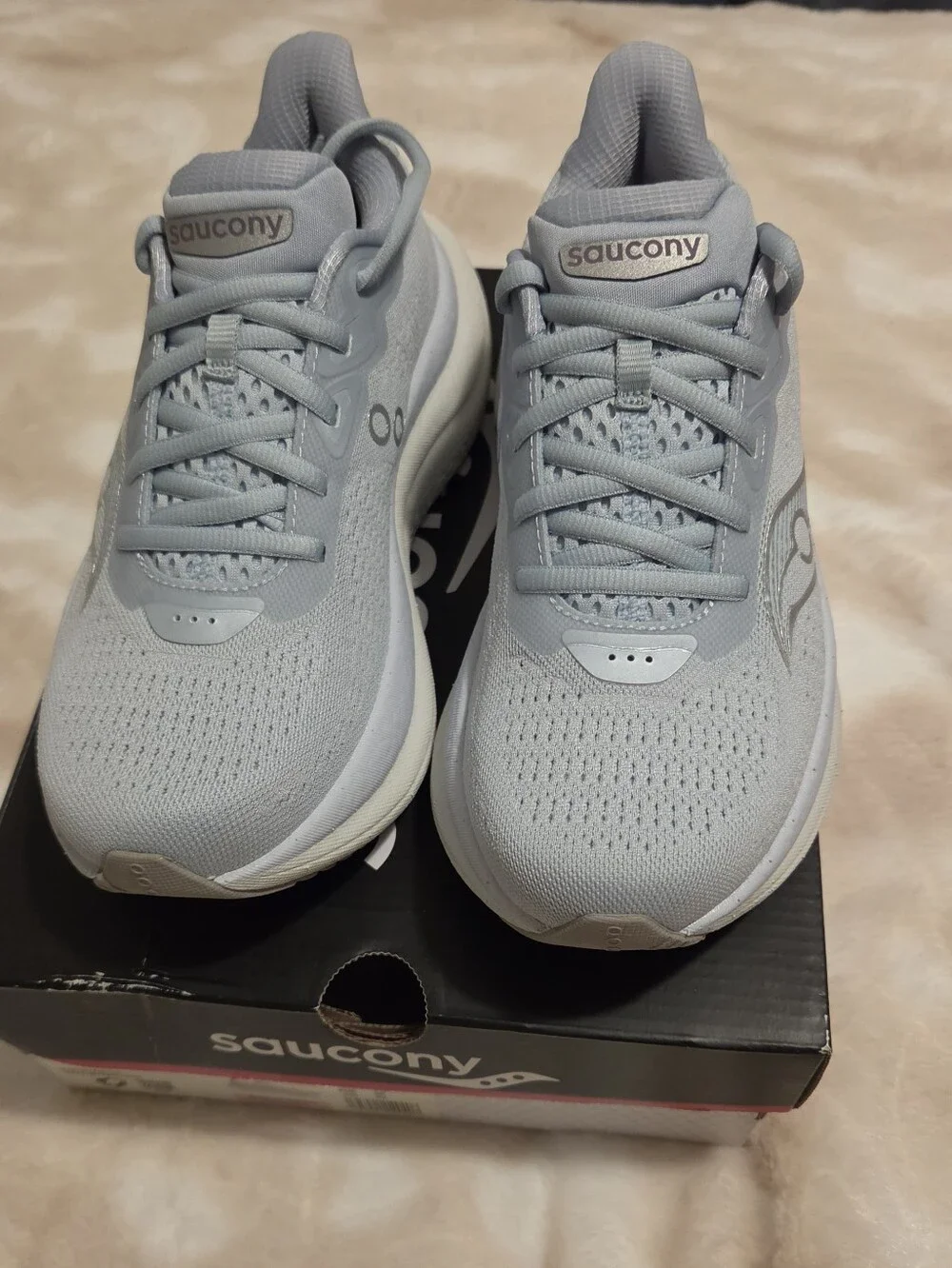 Saucony Women's Light Gray Athletic Running Sneakers